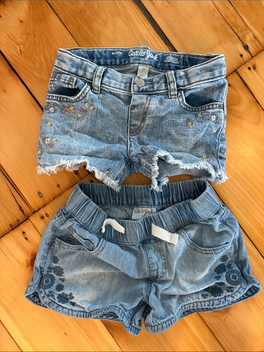 Cat & Jack Light Blue Denim Girls' Shorts Set with Floral Details 5T